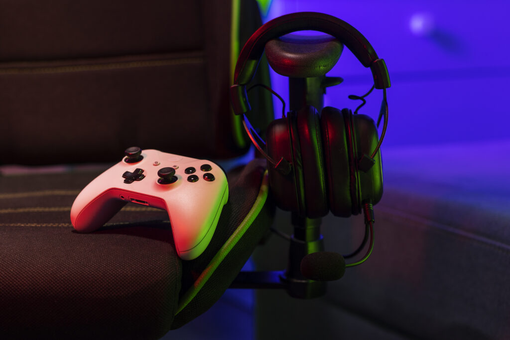 gaming-setup-with-controller-headphones (1)
